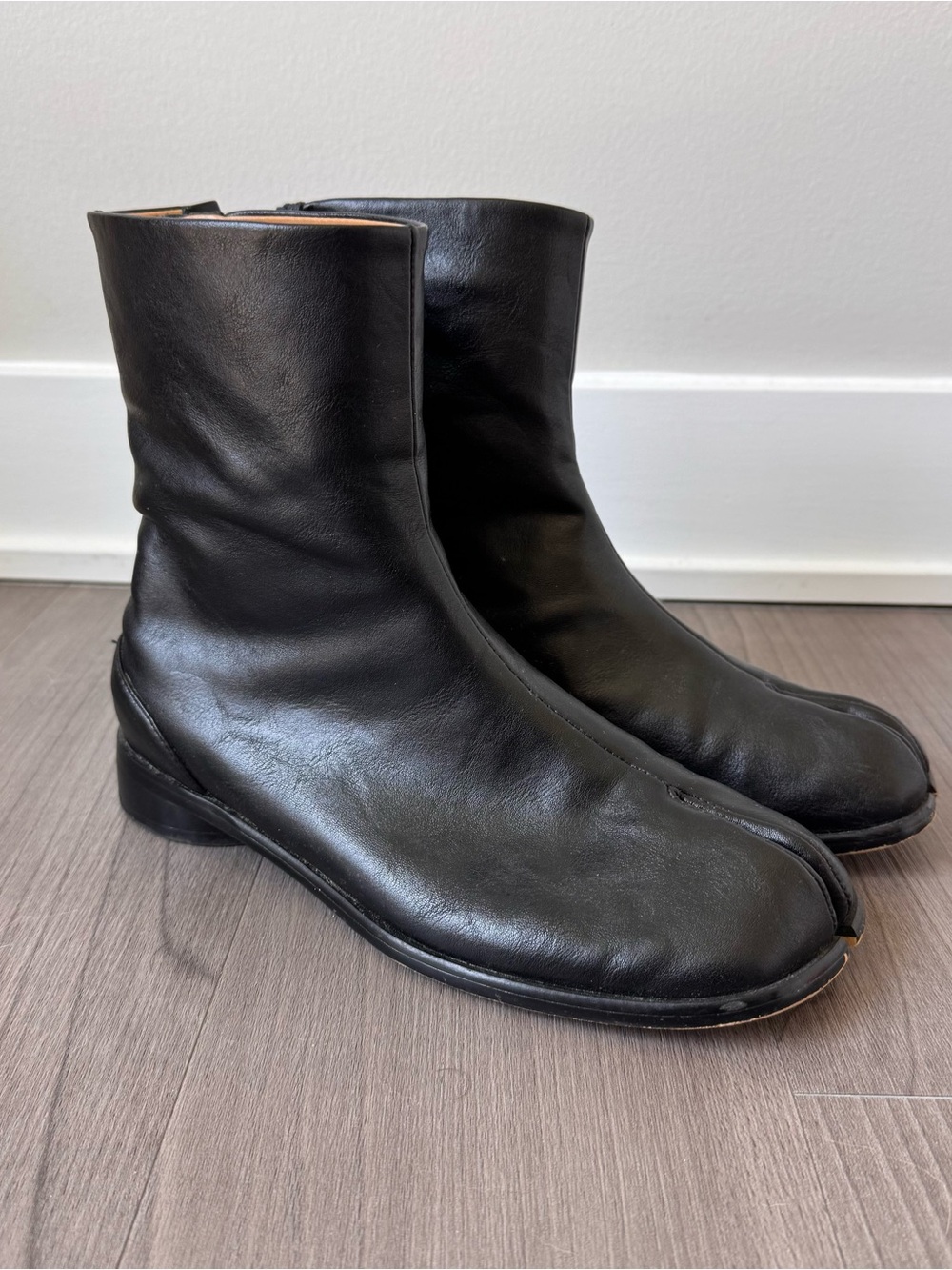 Tabi-style Grained Leather Boots 30 mm Heel Unisex, sz38